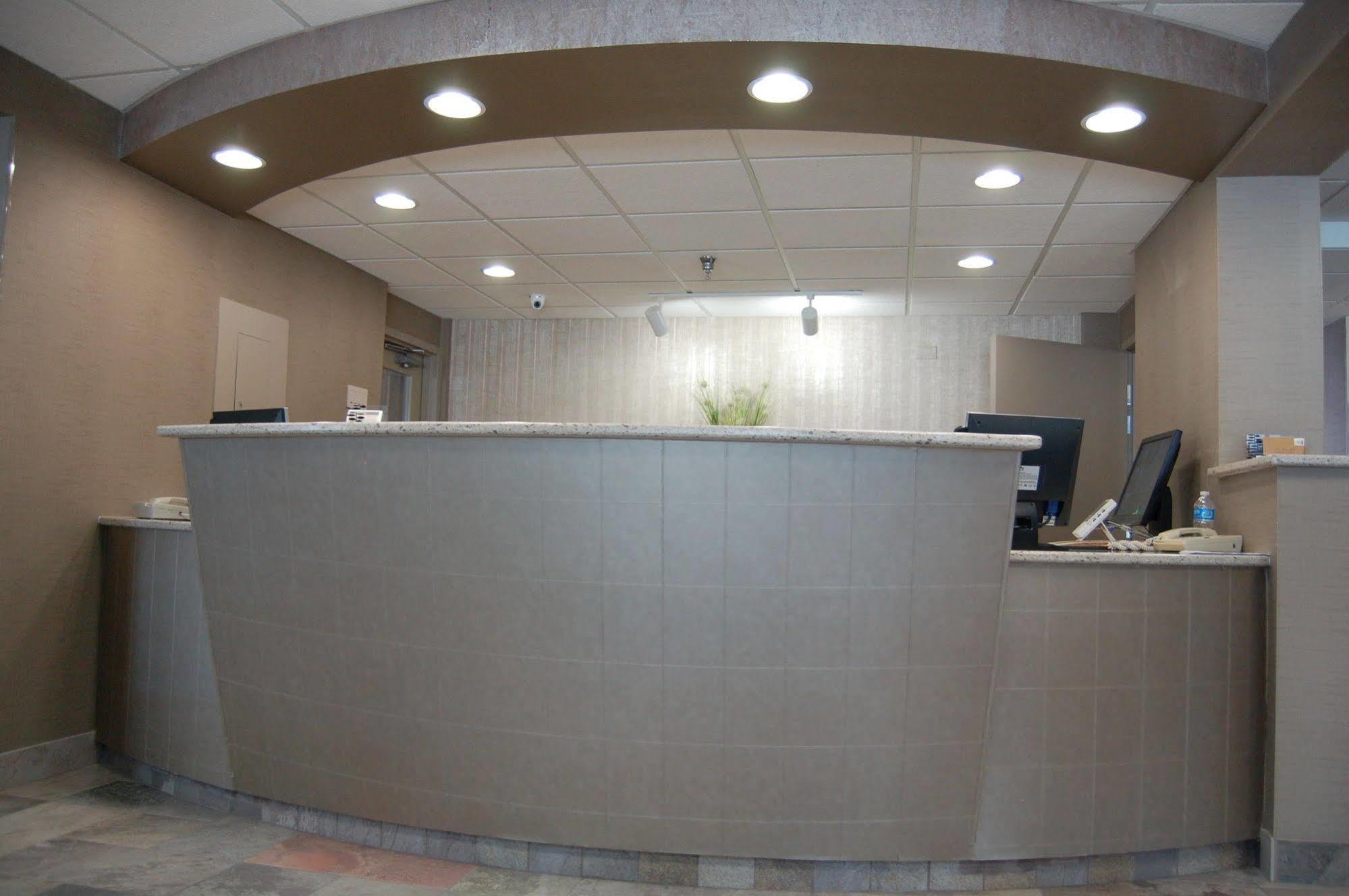 Brentwood Inn And Suites Rochester Buitenkant foto