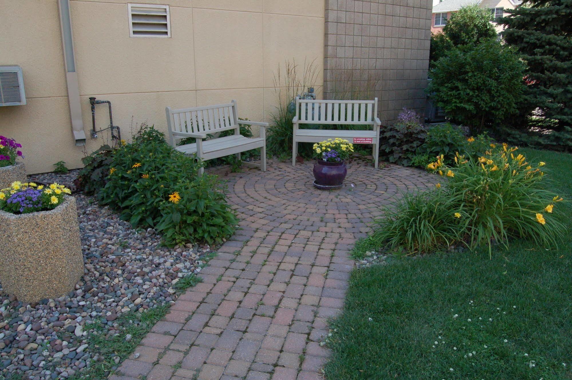 Brentwood Inn And Suites Rochester Buitenkant foto
